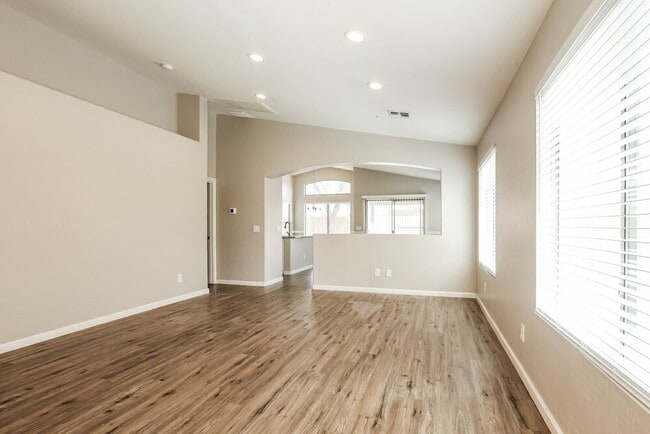 Building Photo - 6418 W Magnolia St
