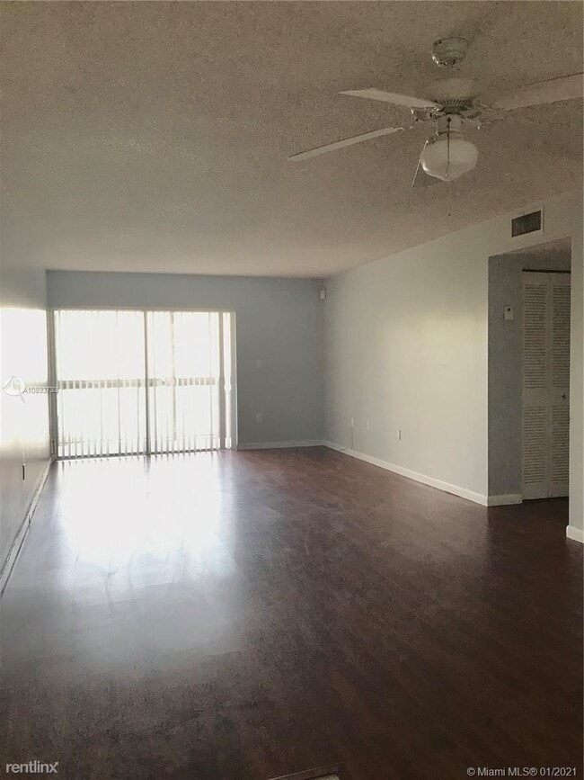 Building Photo - 2 br, 2 bath Condo - 781 N Pine Island Rd