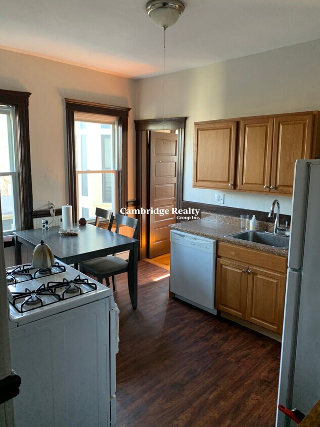 Primary Photo - 118 Columbia St