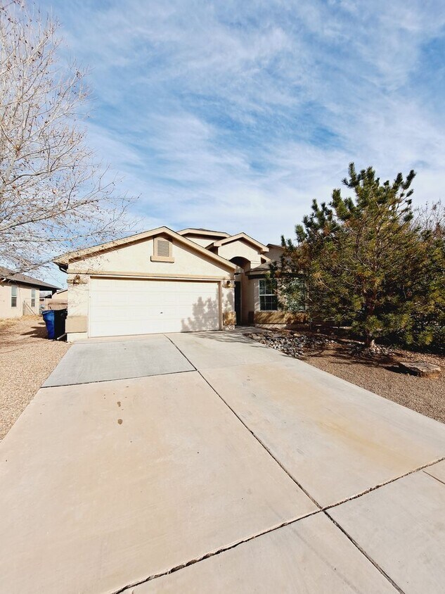 4 bed, 2 bath 1,800 sq ft in the Huning R... - 4  bed, 2 bath 1,800 sq ft in the Huning R...