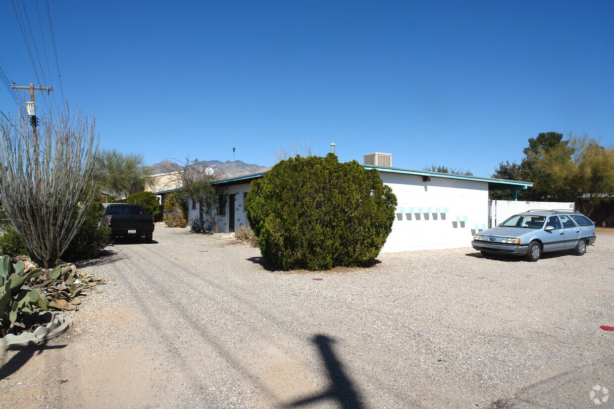 Building Photo - 2840-2846 N Palo Verde Ave
