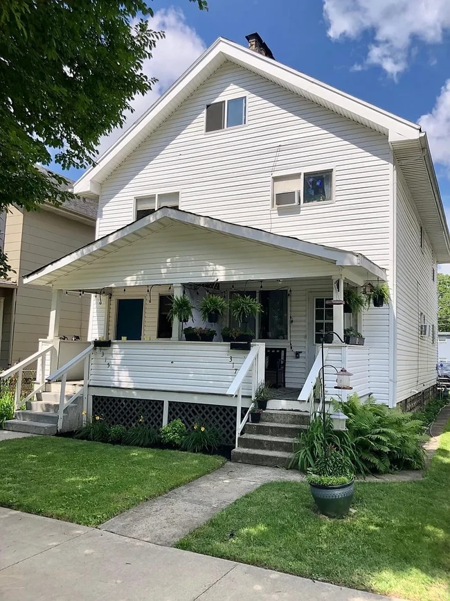 Building Photo - 1317 N 6th St