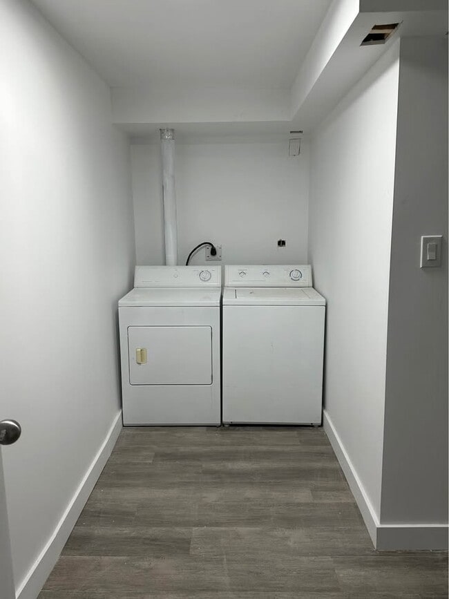 Building Photo - 9163 Bd Saint-Michel