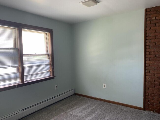 Building Photo - 207 2nd St Apt #1