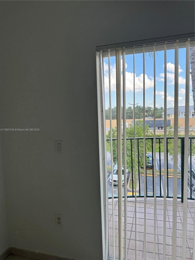 Foto del edificio - 7330 NW 114th Ave