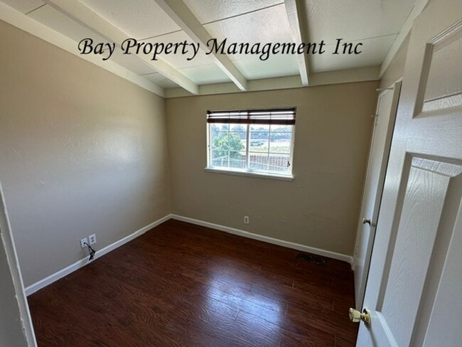 Foto del edificio - Lovely 3 bedroom 2 bath home with pets considered!