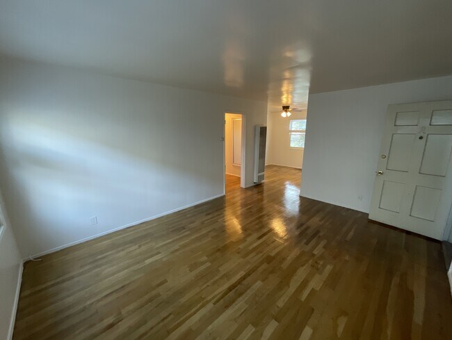 Foto del edificio - 2475 Silver Lake Blvd