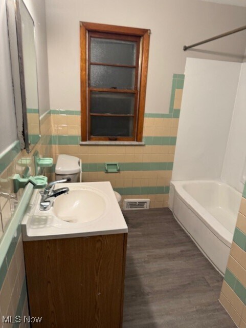 Foto del edificio - 3718 Washington Blvd