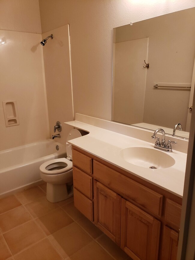 Building Photo - 2054 Pinehurst Ct