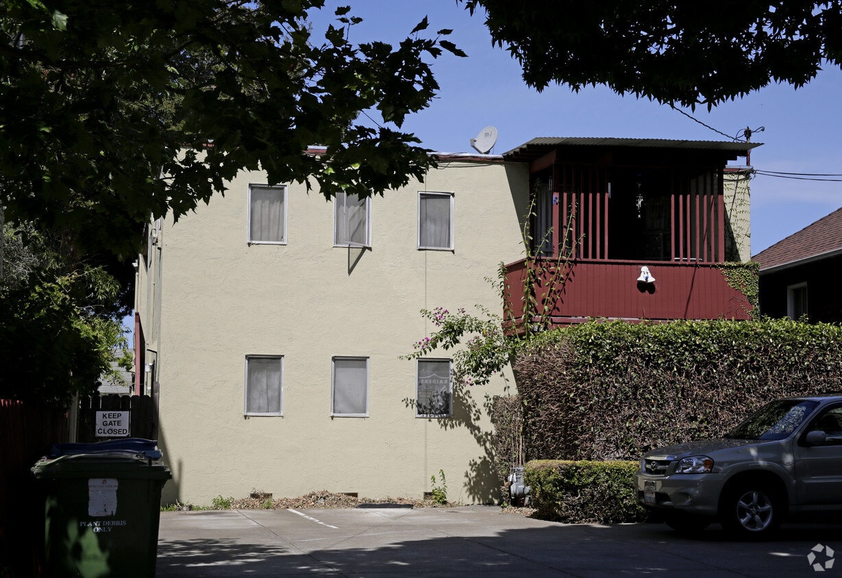 Primary Photo - 2922 Otis St