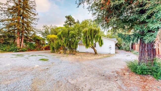 Foto del edificio - Bright & Clean Single Level FIVE bedroom i...