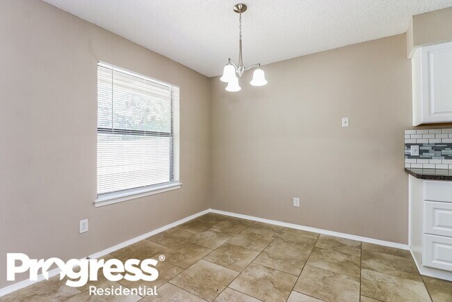 Foto del edificio - 8540 Whitney Dr