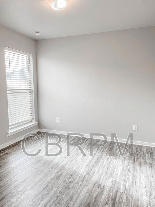 Building Photo - 2123 N Texas Ave