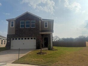 Building Photo - 2002 Prairie Ln