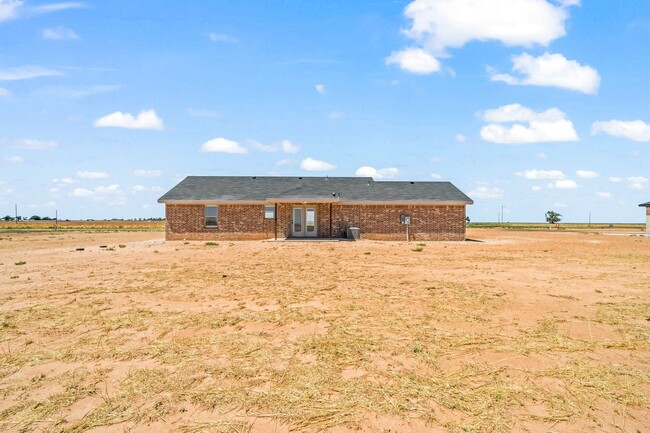 Building Photo - Country living Available Now