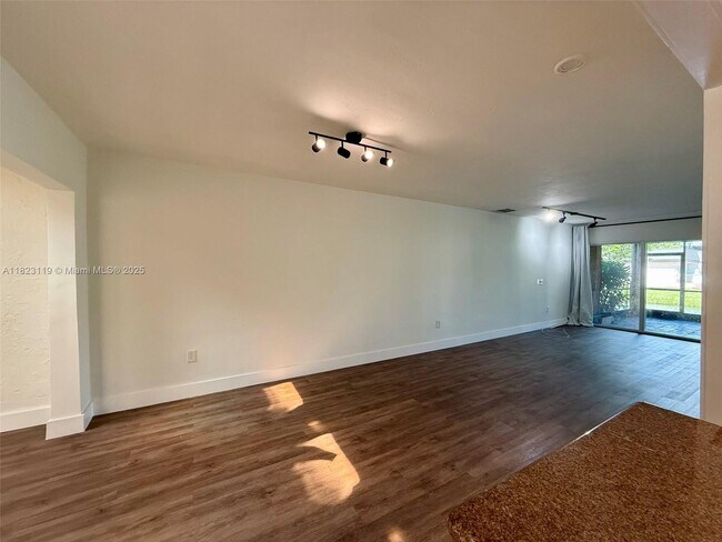 Building Photo - 8522 SW 103rd Ave
