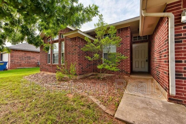 Photo - 720 E Elder Ln House