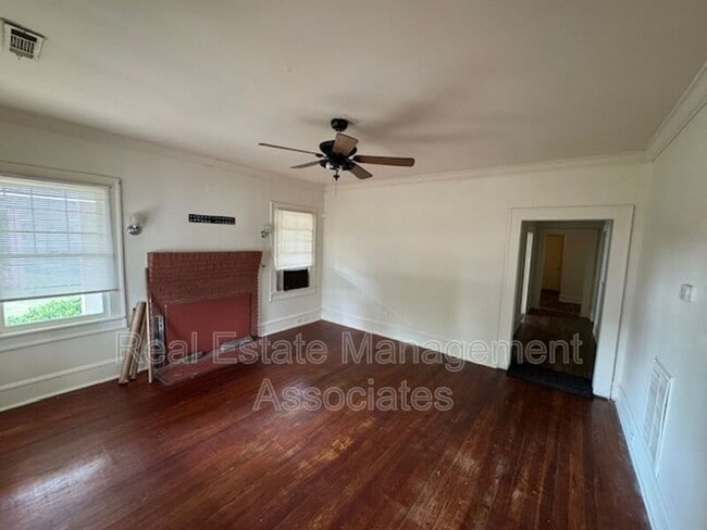 Building Photo - 125 E Chappell St
