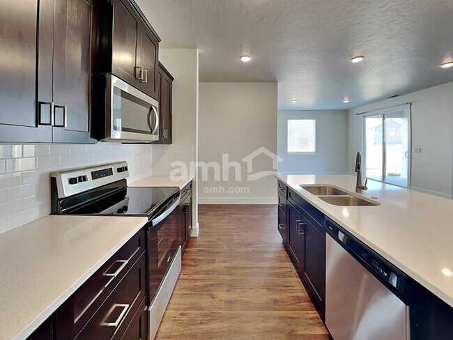 Building Photo - 941 N Rivermist Pl