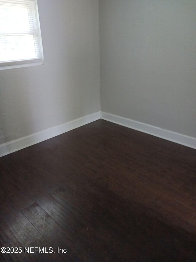 Building Photo - 2755 Sunny Acres Dr N