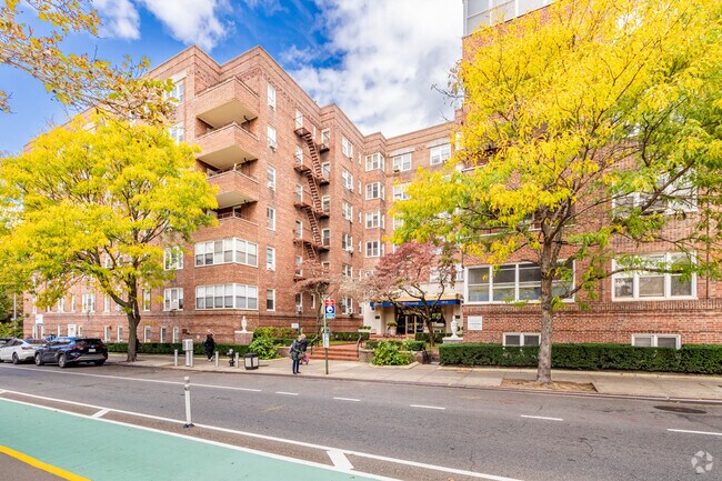 Building Photo - 10615 Queens Blvd