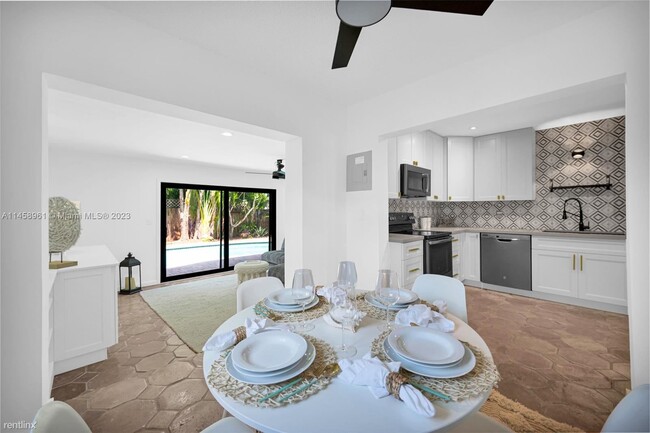Building Photo - 3 br, 2 bath House - 121 NW 55th St # 1