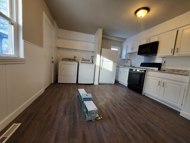 Foto del edificio - 3 Bed 1 Bath Home!
