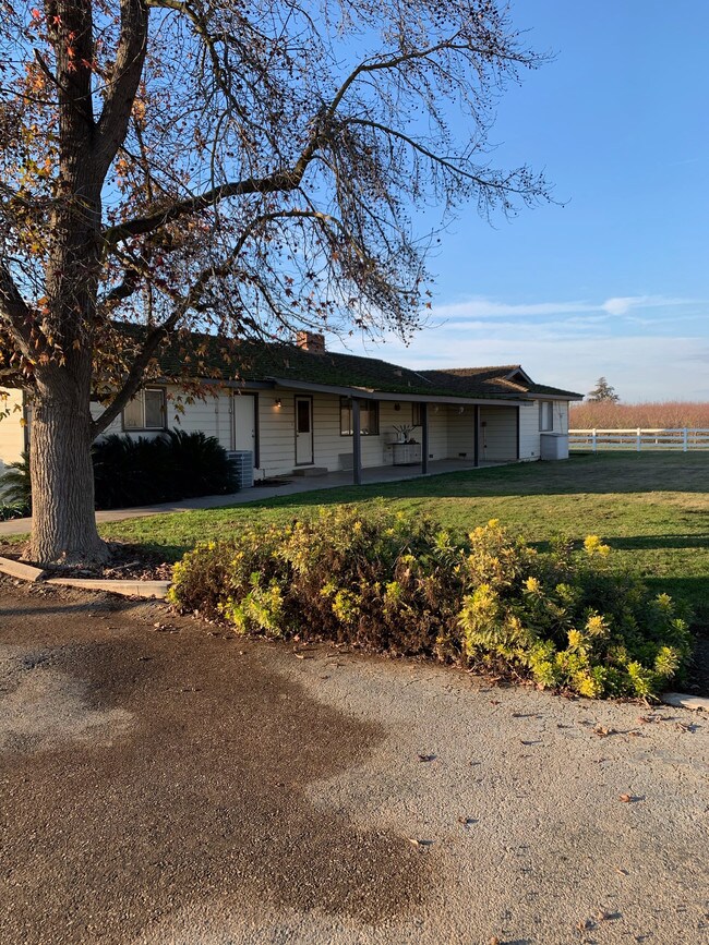 Building Photo - 2815 S Rolinda Ave