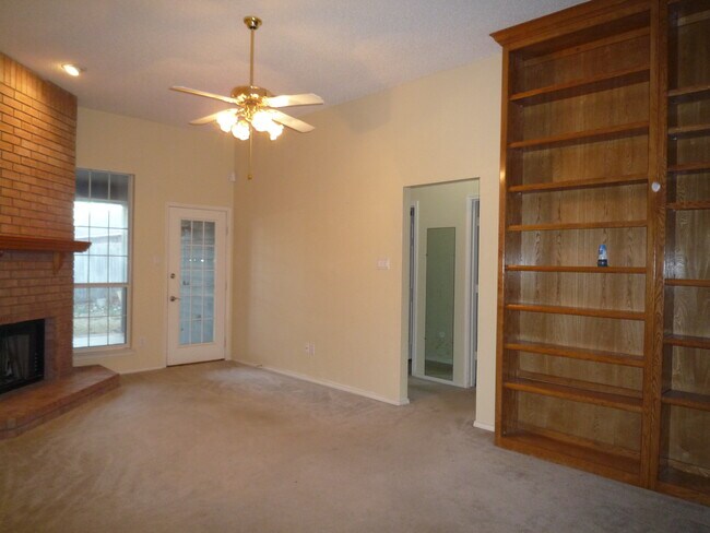 Building Photo - 8736 Sabinas Trl