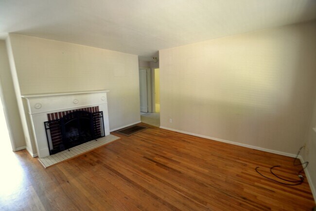 Building Photo - 3bd/1.75ba Seattle Home