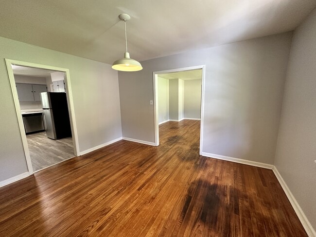 Building Photo - 1004 Riverbend Dr