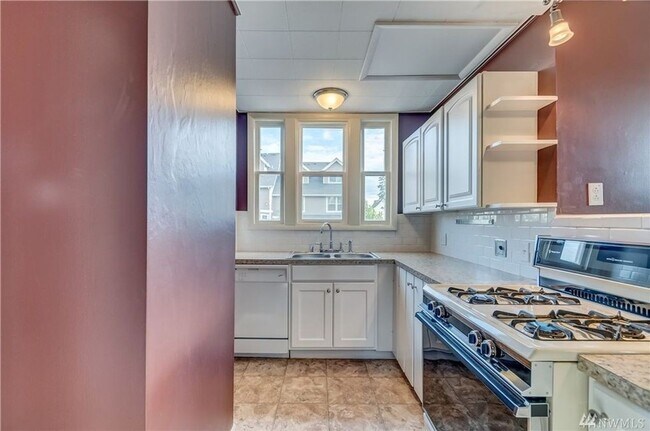 Foto del edificio - Pre-leasing September - 4bd/2bath