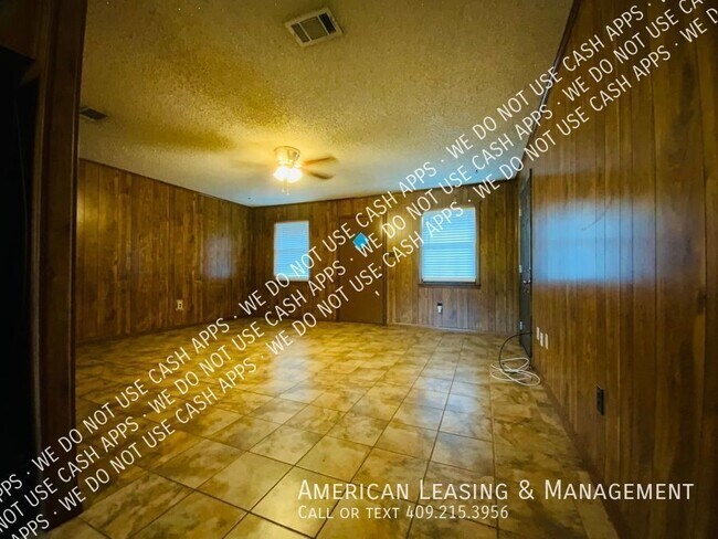 Building Photo - Charming 2/2 Home, complete with a Country...