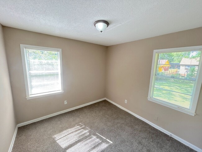 Foto del edificio - 2158 Pueblo Ave