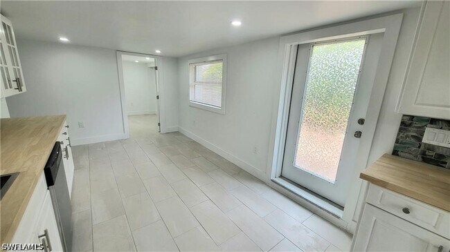 Foto del edificio - 10671 Hampton St