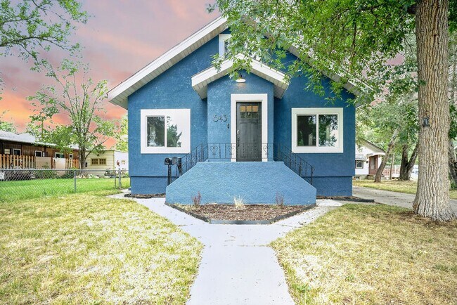 Building Photo - 643 Parkhill Dr