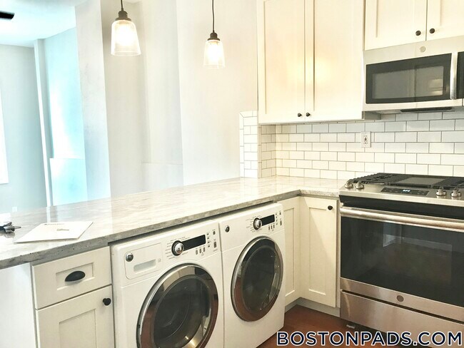 Building Photo - 12 Chelsea St