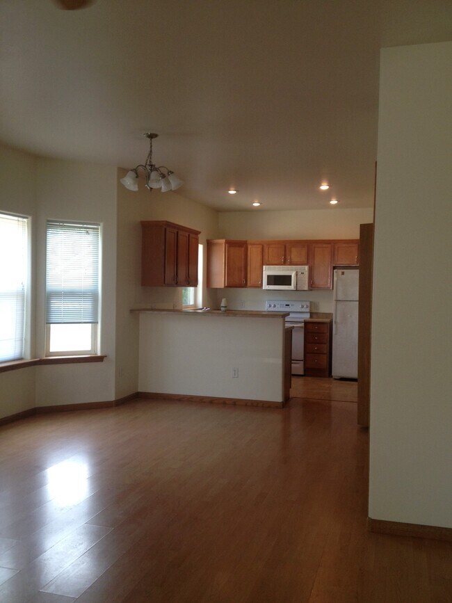 Building Photo - 512 Olive St
