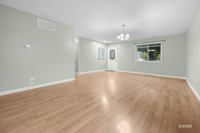 Building Photo - 309 Thistle Dr