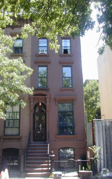 Primary Photo - 481 Waverly Ave