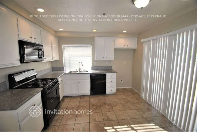 Building Photo - 17031 Fern St