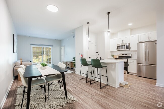 Building Photo - Evergreen Pointe