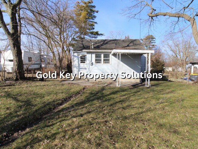Building Photo - Open 2 BR 1 BA House with Central Air and ...