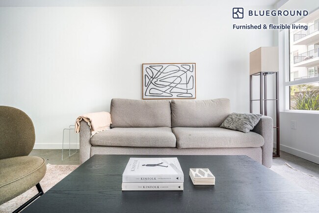 Building Photo - 101 River Pk Dr