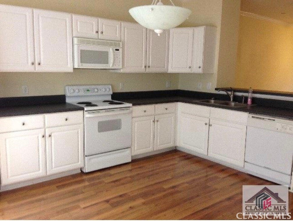 Building Photo - 205 Woodstone Dr