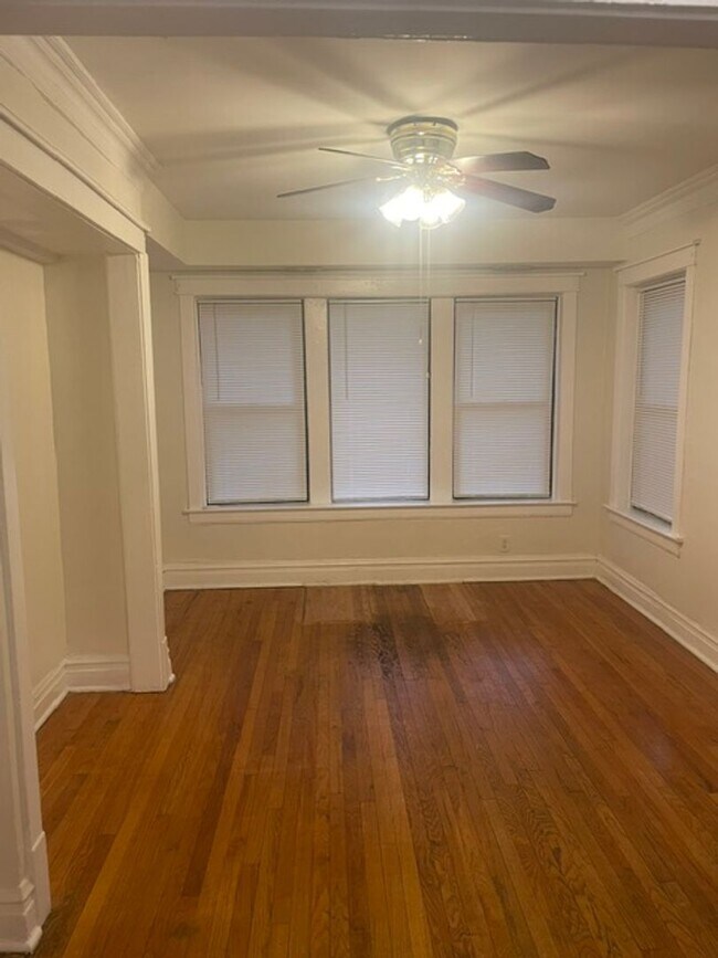 Foto del edificio - 1358 W Rosedale Ave