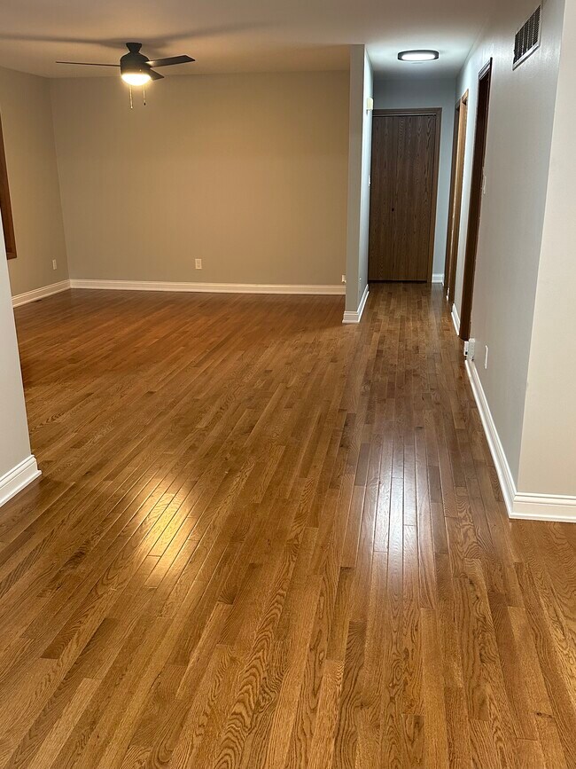 Foto del edificio - 1547 W 97th Pl