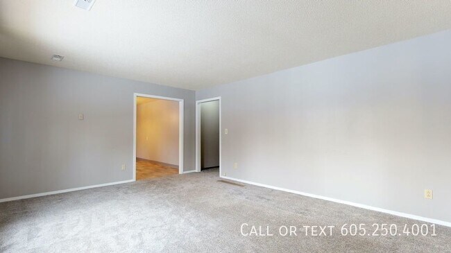 Foto del edificio - Beautiful 2 Bedroom 1 Bathroom Apartment w...