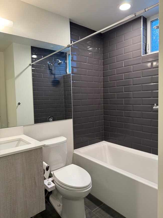 Building Photo - 2320C 15th Ave S