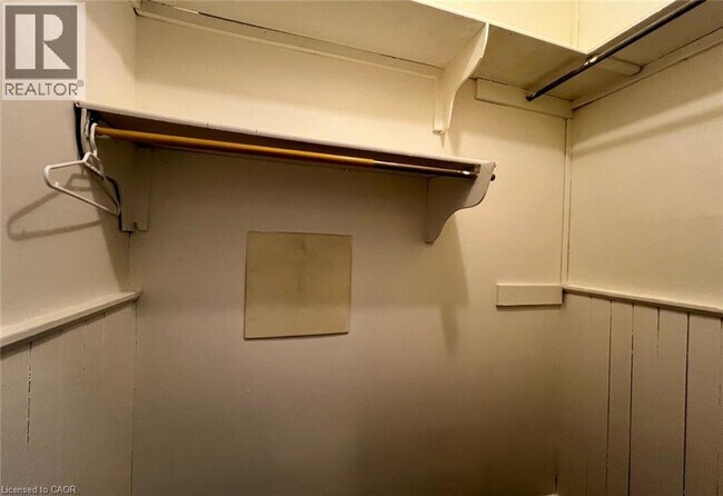 Photo du bâtiment - 299 Central Ave